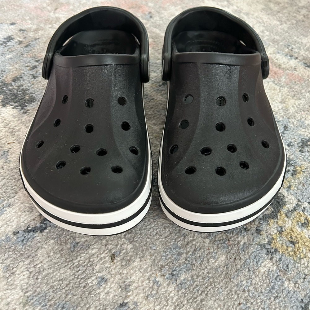 crocs bayaband black and white womens size 6 lightly used